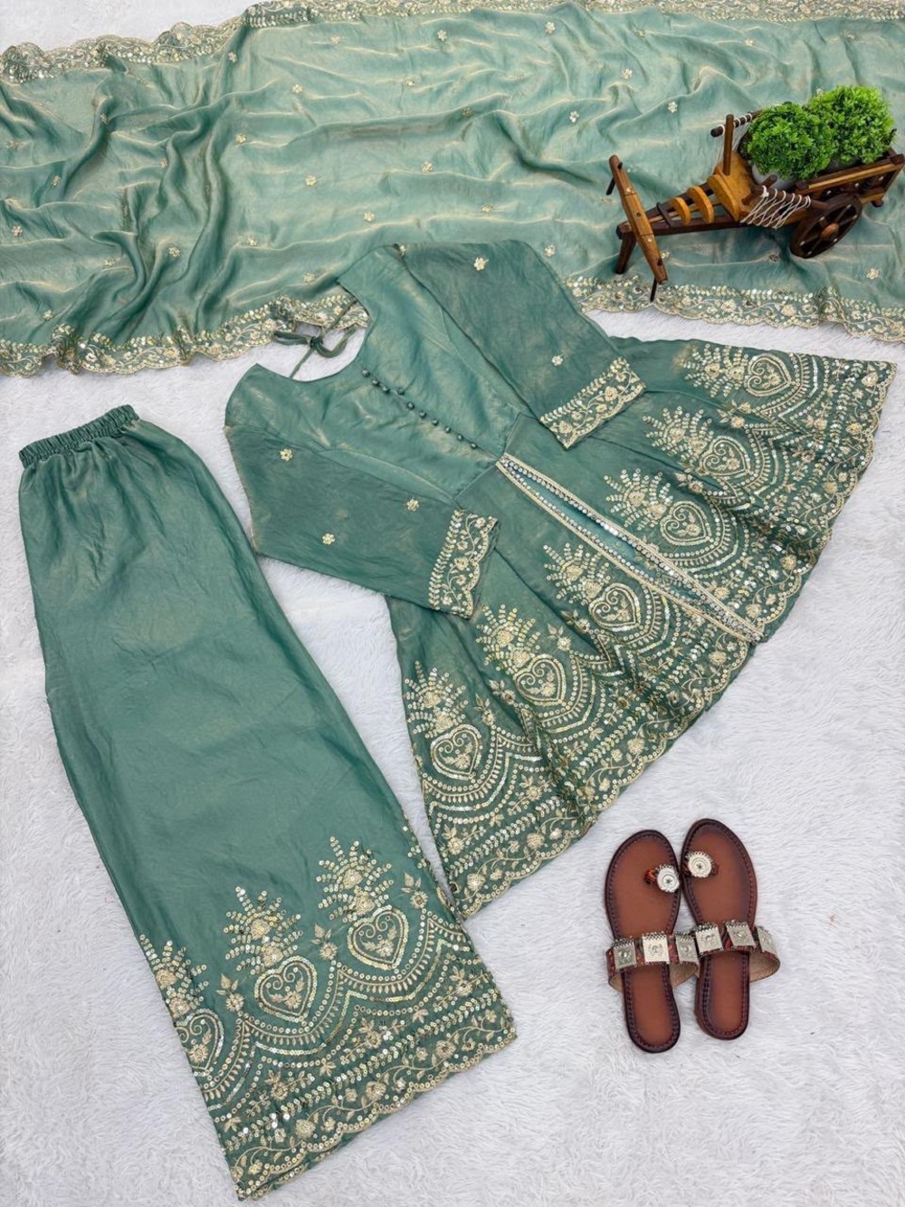 Women’s Indian Silk Designer Mirror  Embroidery Sequin Work Kurta Plazzo set-M - Picture 4 of 12